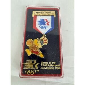 1984 World Class Basketball Player Olympic Medal Pin Los Angeles In Case‎ Sam